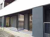 Skillevægge med polycarbonat paneler i stålrammer på terrasser